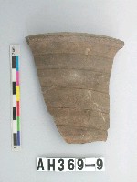 藏品(灰黑色夾砂陶)的圖片